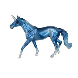 Breyer Stablemate Horse Walking Thoroughbred Blue Unicorn Silver Hooves #880081